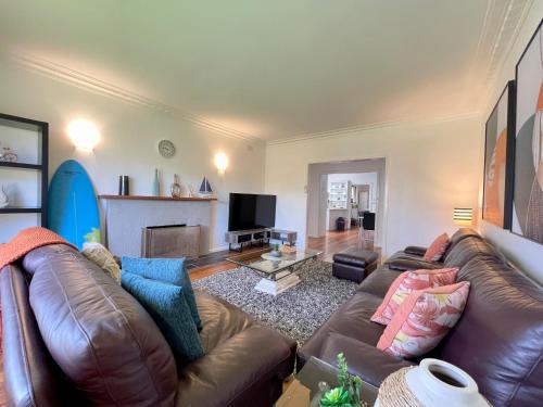 Capelink Beach House-Atop Prestigious Oliver's Hill