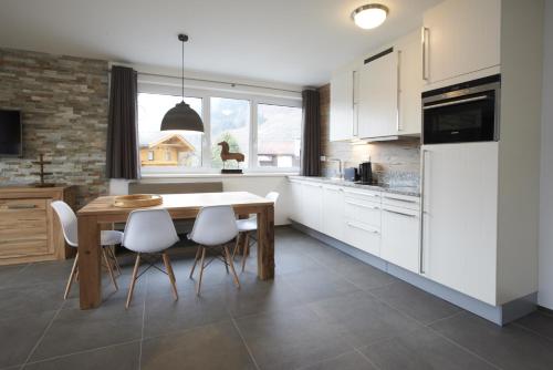 Kitchen, Ski & Golf Suites Zell am See by Alpin Rentals near China Restaurant Hongmei