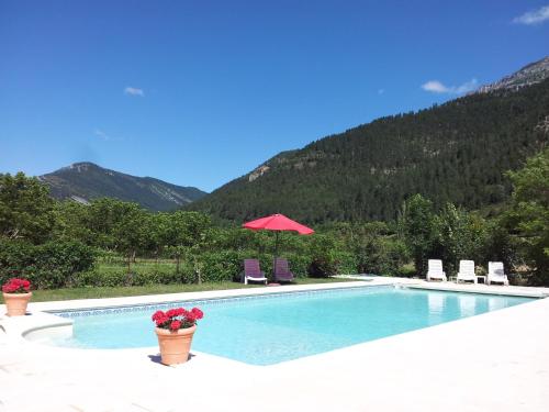 Domaine La Pique gîte à louer Treschenu-Creyers