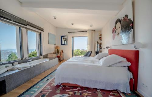 Art & design Villa with 360 view in San Peyre