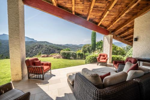 razgled, Art & design Villa with 360 view in San Peyre
