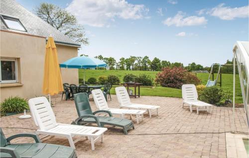 Peldbaseins, Stunning Home In St Martin Des Pres in Saint-Martin-des-Prés