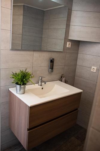 Belváros Apartmanház Sopron - image 14
