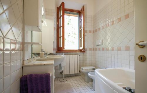 Bathroom, Beautiful home in V, di Montecopiolo with 3 Bedrooms and WiFi in Montecopiolo