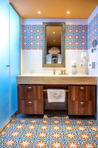 Bathroom, Shiraz Hotel Superior in Egerszalok