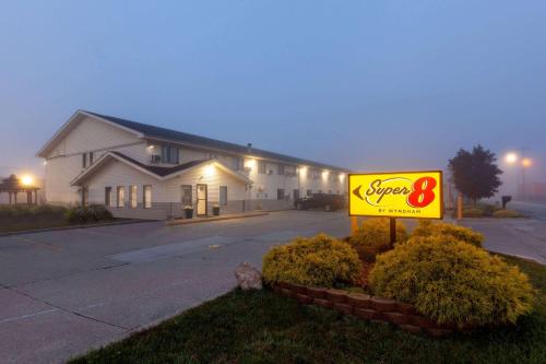 Super 8 by Wyndham Elkhart