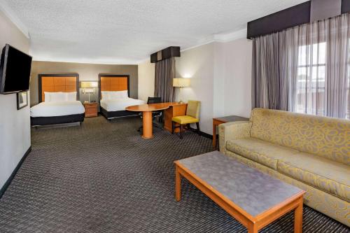 La Quinta Inn by Wyndham Laredo I-35