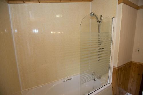 3 bedrooms, 6 beds