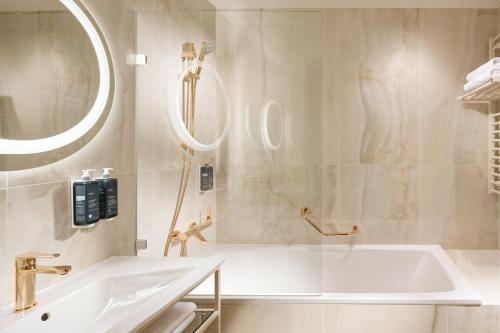 Mamaison Hotel Riverside Prague - image 2