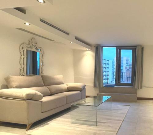 Luxury 2 bedroom 2 bathroom penthouse 1 min from tube 20 mins to central london