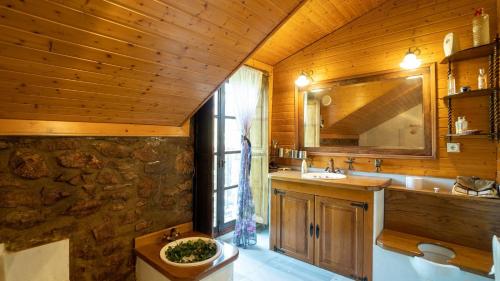 浴室, Molino Rodete Jimera de Libar by Ruralidays in 利巴爾希梅拉