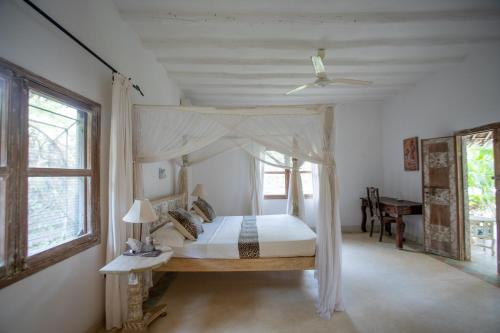 Amici House fully serviced with private pool in Malindi