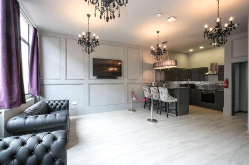 Manhattan Suite - sleeps 24! Heart of Liverpool