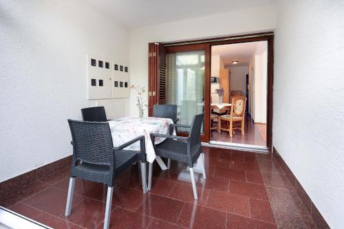 Inviting apartment in Jadranovo with balconyterrace in 普洛默斯克