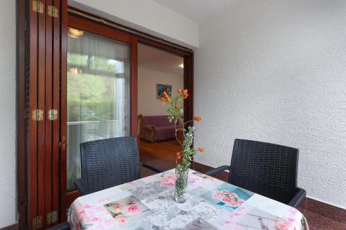 Inviting apartment in Jadranovo with balconyterrace in 普洛默斯克