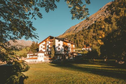 Familienhotel Replerhof mit Kinderbetreuung - Hotel - Prägraten am Großvenediger