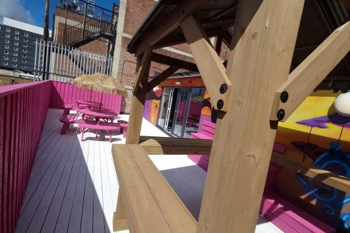 Penthouse Apartment, Sleeps 21 with terrace, Liverpool (photo 5)