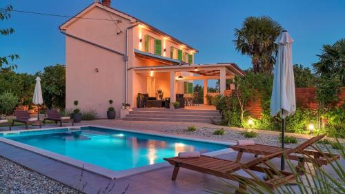 Villa Crassula with pool on island Krk – khách sạn tại Kras