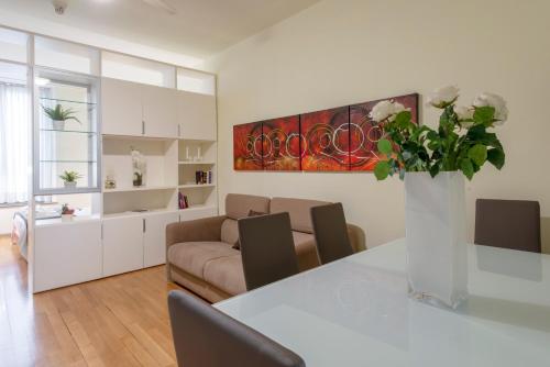 Studio Apartment image 4