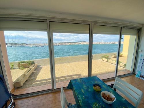 Appartement de 2 chambres a Agde a 500 m de la plage avec vue sur la mer piscine partagee et terrasse amenagee - Location saisonnière - Agde