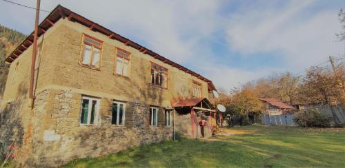 Viesnīcas āriene, Tsknari Oda in Oni