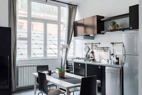 Spacious Modern Loft Steps from Trevi Fountain 5