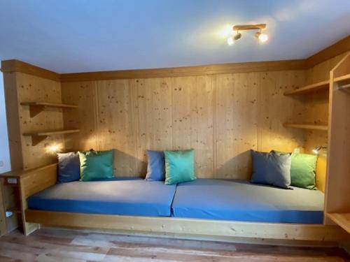 Two-Bedroom Deluxe Apartment with Balcony