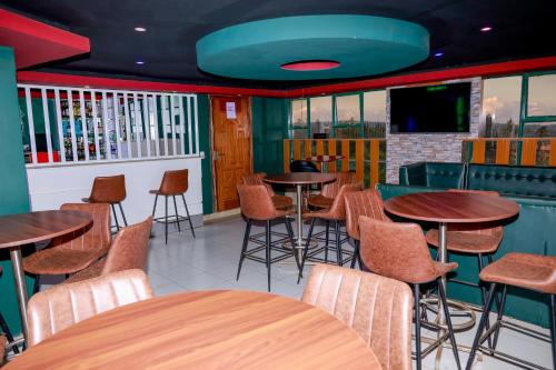 Restaurant, TRIPLINQ HOTEL & RESORT Nkubu- Meru in Meru