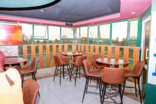 Restaurant, TRIPLINQ HOTEL & RESORT Nkubu- Meru in Meru