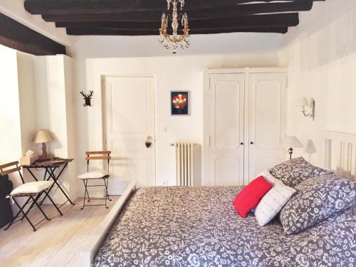 Loire Valley Medieval Getaway - image 6
