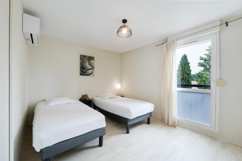 2 bedrooms, 4 beds