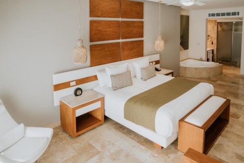 Guestroom, The Reef 28, Adults Only, All Suites, Optional Gourmet All Inclusive in Playa Del Carmen