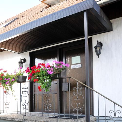Exterior view, Hotel Garni Haus Dornheim in Obertshausen