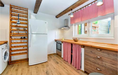 Cozy Home In Kumrovec With Kitchen