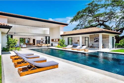8bd Villa ✪ Top Luxury & Exclusive Villa ✪ up to 24 guests