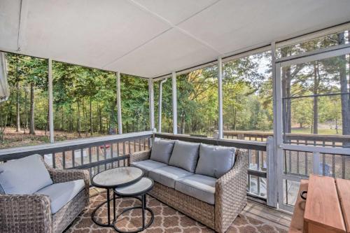 Lakefront Westminster Retreat w/ Boat Dock! in Westminster (SC)
