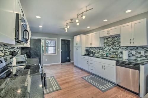 Lakefront Westminster Retreat w/ Boat Dock! in Westminster (SC)