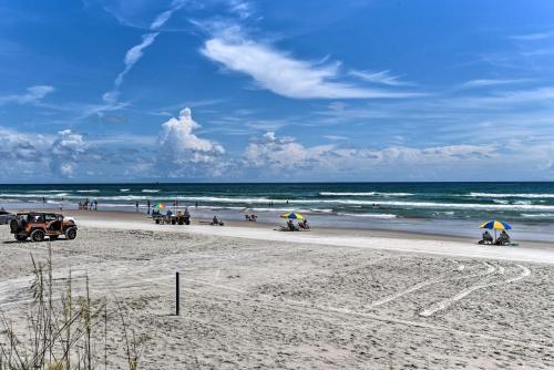 Beachfront Daytona Studio, Close to Parks! in Daytona Beach, USA