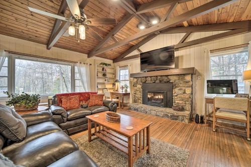 Forested Family Retreat with Wraparound Deck! - Apartment - Maggie Valley