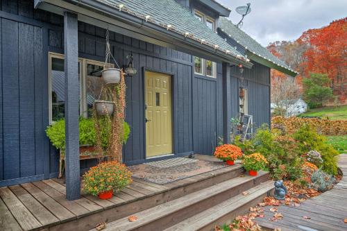 Riverfront Zanesville Getaway w/ Private Bar! in Dresden (OH)