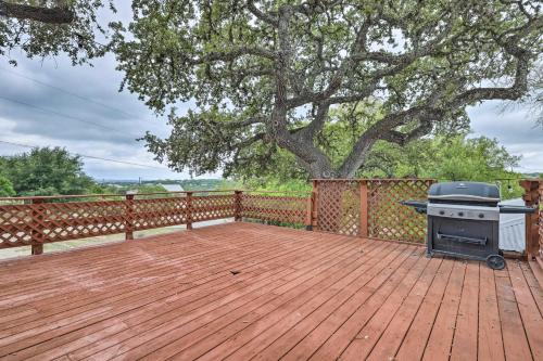Convenient Canyon Lake Home with Deck and Grill! in Canyon Lake, USA