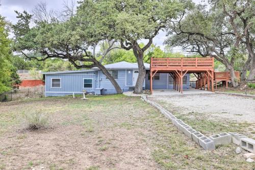Convenient Canyon Lake Home with Deck and Grill! in Canyon Lake, USA