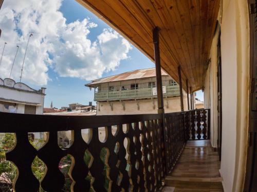 Deluxe Double Room with Balcony image 2