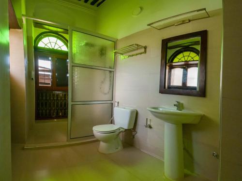 Deluxe Double Room with Balcony image 1