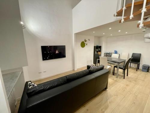 One-Bedroom Apartment image 7