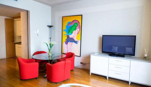 One-Bedroom Apartment image 5
