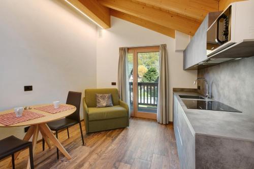 Superior One-Bedroom Apartment with Balcony