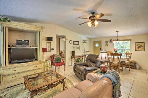 Quincy Home with Deck and Outdoor Patio Furniture in Quincy (FL)