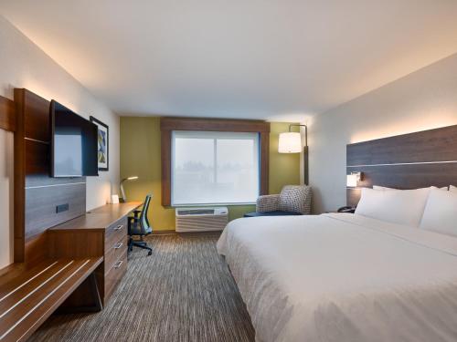 Holiday Inn Express & Suites Salem North-Keizer