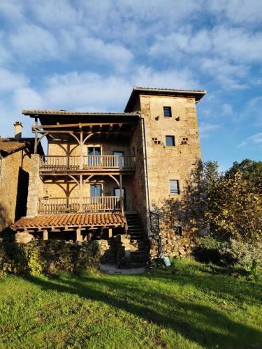 Grande maison de caractère en pierres -superbe vue - Saint-Cirgues